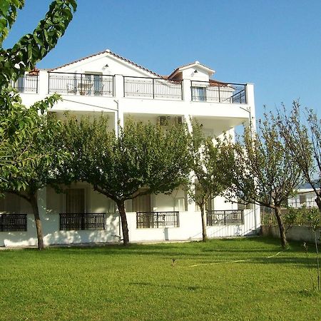 Yiota Studios Alykes  Luaran gambar