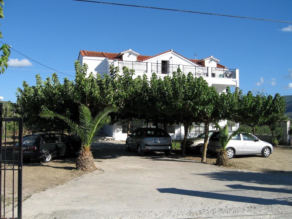 Yiota Studios Alykes  Luaran gambar