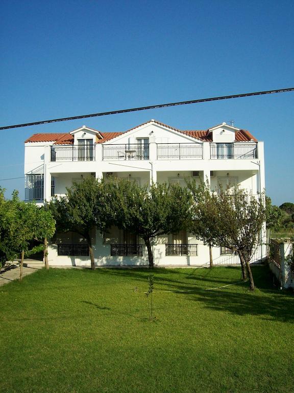 Yiota Studios Alykes  Luaran gambar