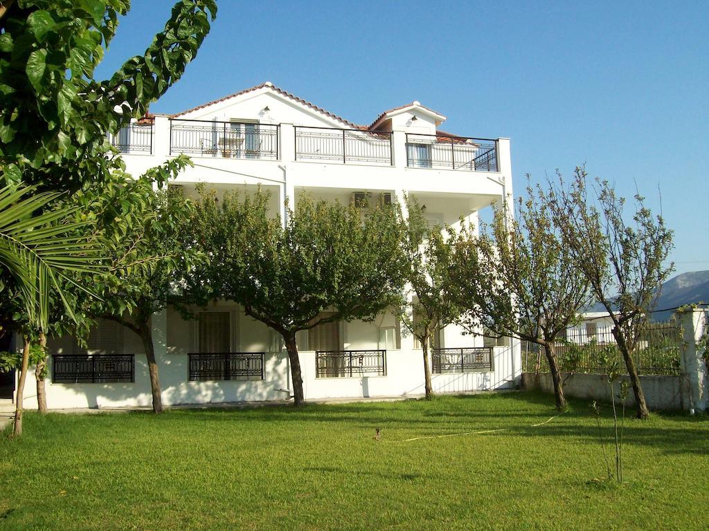 Yiota Studios Alykes  Luaran gambar