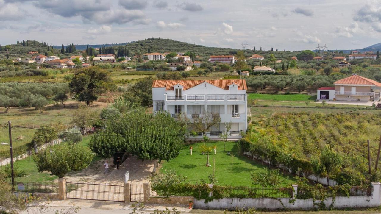 Yiota Studios Alykes  Luaran gambar