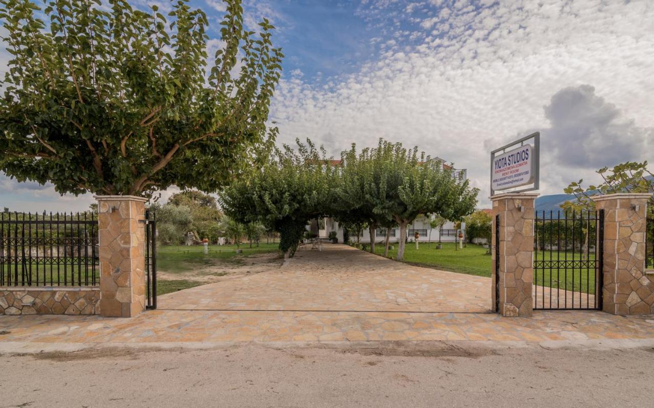 Yiota Studios Alykes  Luaran gambar